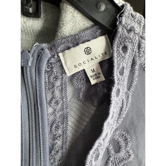 Socialite Women's Slate Gray Blue Lace Overlap Short Sleeve V-Neck Dress Medium - Picture 4 of 5